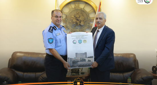 Palestine Polytechnic University (PPU) - جامعة بوليتكنك فلسطين تسلّم الشرطة الفلسطينية المخططات الهندسية لإنشاء  مبنى مديرية شرطة الخليل