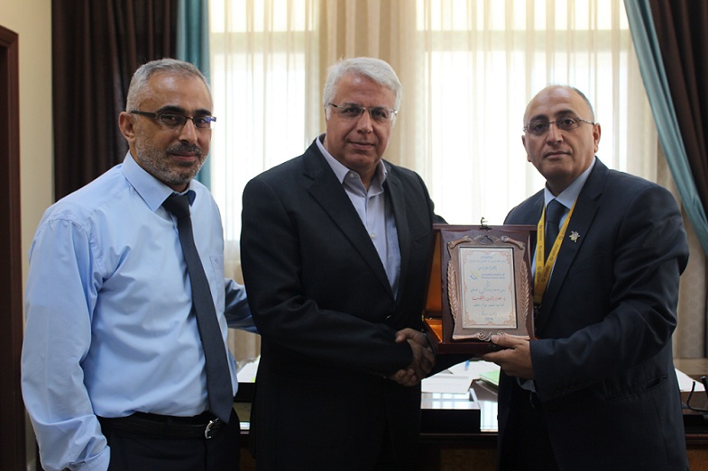 Palestine Polytechnic University (PPU) - البنك الإسلامي الفلسطيني يهنئ رئيس جامعة بوليتكنك فلسطين