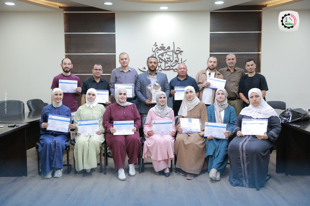 جامعة بوليتكنك فلسطين ونادي الزيتونة الزراعي يختتمان دورتين تدريبيتين لتطوير المهارات الزراعية