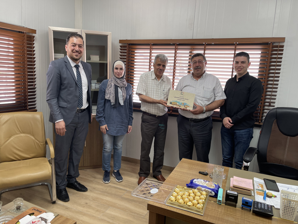 Palestine Polytechnic University (PPU) - جامعة بوليتكنك فلسطين تكرم شركة إيتونغ للصناعات الإنشائية  (سوبر فكس)