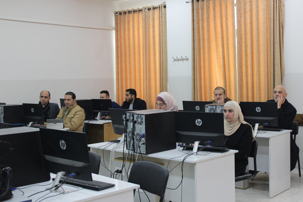 Palestine Polytechnic University (PPU) - قسم التعليم الإلكتروني يعقد لقاء تدريبي حول استخدام برنامج Canva في التعليم 