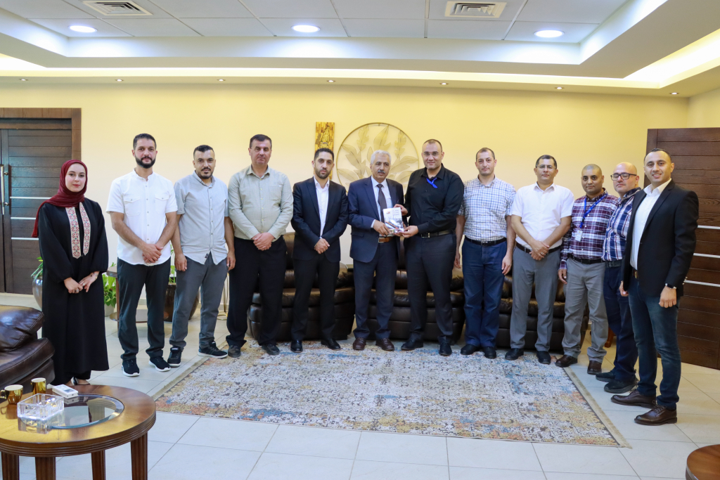 Palestine Polytechnic University (PPU) - كلية المهن التطبيقية بالتعاون مع شركة كهرباء القدس تنظم ورشة عمل تدريبية في أنظمة الطاقة الشمسية ونظام المراقبة