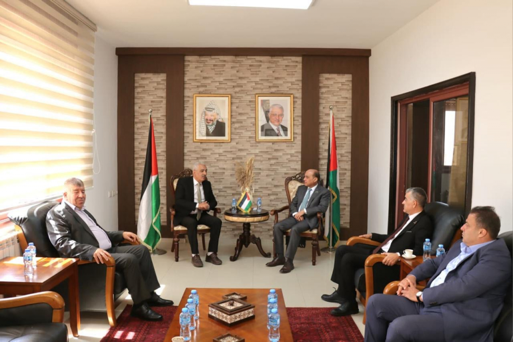 Palestine Polytechnic University (PPU) - جامعة بوليتكنك فلسطين توقّع اتفاقية لاعتماد مشغلي المعدّات الثقيلة مع وزارة النقل والمواصلات