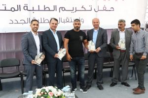 تكريم طلبة كلية الهندسة المتفوقين في الفصل الثاني 2021.2022 من قبل عمادة شؤون الطلبة