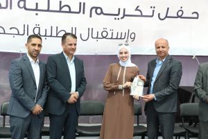 تكريم طلبة كلية الهندسة المتفوقين في الفصل الثاني 2021.2022 من قبل عمادة شؤون الطلبة