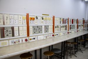 مختبرات دائرة الهندسة الكهربائية 2022
