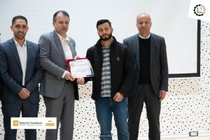 تكريم الطلبة المتفوقين من قبل عمادة شؤون الطلبة