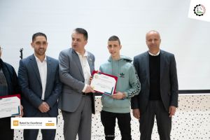 تكريم الطلبة المتفوقين من قبل عمادة شؤون الطلبة
