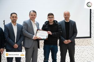 تكريم الطلبة المتفوقين من قبل عمادة شؤون الطلبة