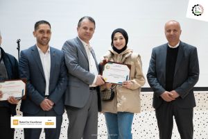 تكريم الطلبة المتفوقين من قبل عمادة شؤون الطلبة