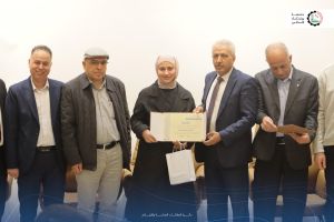 الطلبة المتفوقين على الفصل الدراسي الأول 2024/2025
