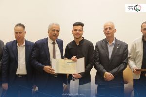 الطلبة المتفوقين على الفصل الدراسي الأول 2024/2025