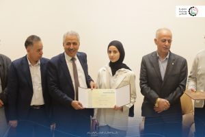 الطلبة المتفوقين على الفصل الدراسي الأول 2024/2025