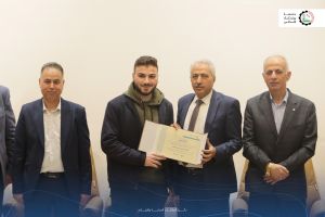 الطلبة المتفوقين على الفصل الدراسي الأول 2024/2025
