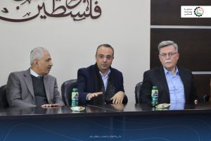 تكريم طاقم كلية الطب وعلوم الصحة بمناسبة الحصول على الاعتماد الدولي من قبل رئيس الجامعة