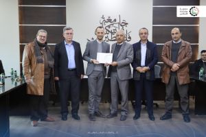 تكريم طاقم كلية الطب وعلوم الصحة بمناسبة الحصول على الاعتماد الدولي من قبل رئيس الجامعة
