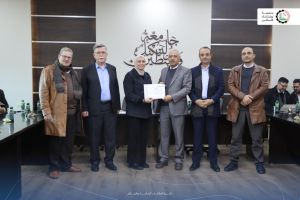 تكريم طاقم كلية الطب وعلوم الصحة بمناسبة الحصول على الاعتماد الدولي من قبل رئيس الجامعة