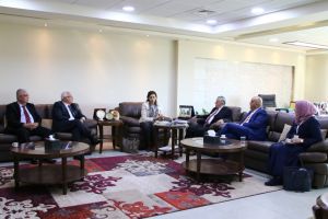 Palestine Polytechnic University (PPU) - جامعة بوليتكنك فلسطين تستلم الأطلس الاحصائي لفلسطين من رئيسة الجهاز المركزي للاحصاء الفلسطيني الدكتورة علا عوض