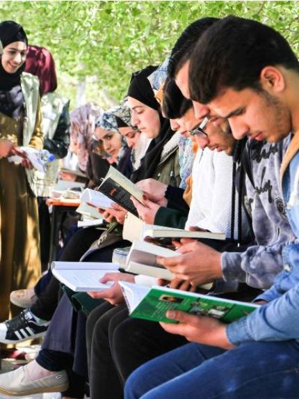 Palestine Polytechnic University (PPU) - جامعه بوليتكنك فلسطين تقوم بتنظيم أطول سلسله قراءة بعنوان مبادرة "فينا نغير"