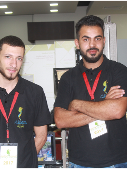Palestine Polytechnic University (PPU) - طلبة من جامعة بوليتكنك فلسطين ينتجون آلة تحويل نجارة الخشب إلى أسقف مستعارة