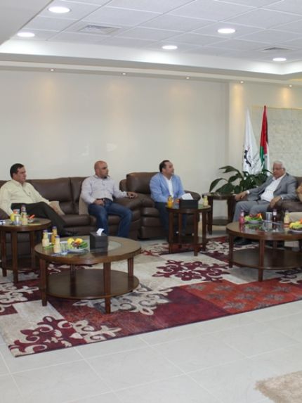 Palestine Polytechnic University (PPU) - طهبوب  وإخوانه يساهمون بدعم صندوق الطالب المحتاج في جامعة بوليتكنك فلسطين