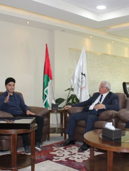 Palestine Polytechnic University (PPU) - جامعة بوليتكنك فلسطين تكرم الطالب مهند الرجبي لحصوله على الدرع الذهبي من موقع يوتيوب
