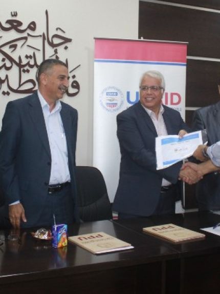 Palestine Polytechnic University (PPU) - جامعة بوليتكنك فلسطين توقع اتفاقية مشروع تصميم الماكنات الصناعية والممول من مشروع USAID - Compete