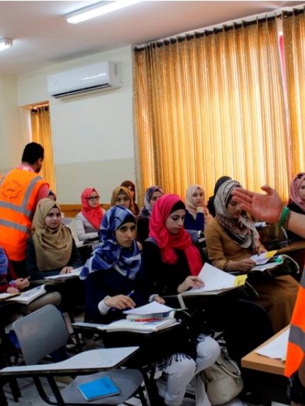 Palestine Polytechnic University (PPU) - فريق تميّز الخليل في جامعة بوليتكنك فلسطين  ينظم حملة خاصة بطلبة السنة الاولى
