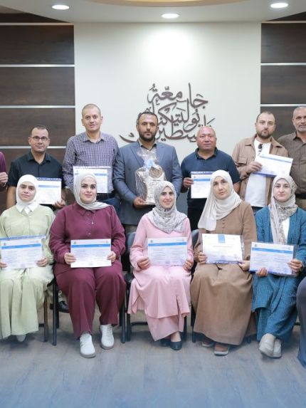 جامعة بوليتكنك فلسطين ونادي الزيتونة الزراعي يختتمان دورتين تدريبيتين لتطوير المهارات الزراعية
