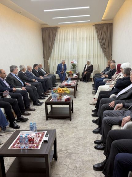 Palestine Polytechnic University (PPU) - وفد من رابطة الجامعيين وجامعة بوليتكنك فلسطين يهنئ الهيئة الإدارية لجمعية أصدقاء المريض بنيلها الثقة