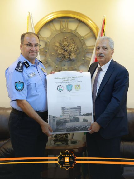 Palestine Polytechnic University (PPU) - جامعة بوليتكنك فلسطين تسلّم الشرطة الفلسطينية المخططات الهندسية لإنشاء  مبنى مديرية شرطة الخليل