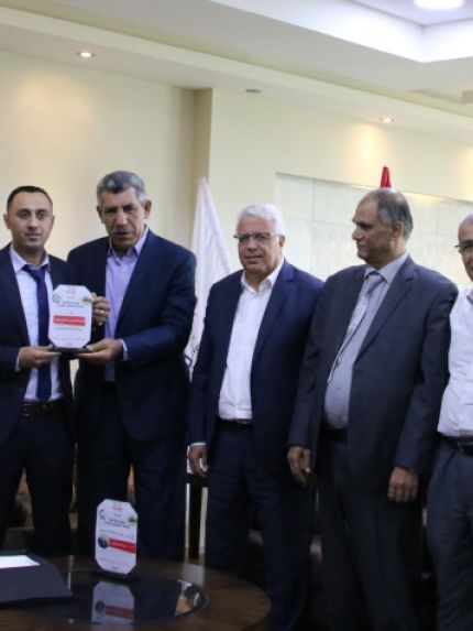 Palestine Polytechnic University (PPU) - بلدية دورا تكرّم مجموعة من طاقم جامعة بوليتكنك فلسطين الذين قاموا بإعادة تأهيل وترميم المباني القديمة في دورا