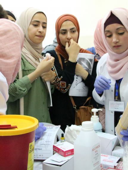 Palestine Polytechnic University (PPU) - جامعة بوليتكنك فلسطين تعقد يوماً طبياً ومعرضاً فنياً