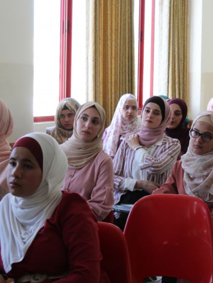Palestine Polytechnic University (PPU) - جامعة بوليتكنك فلسطين تعقد محاضرة علمية تثقيفية بعنوان "أمومتنا حياتهم"