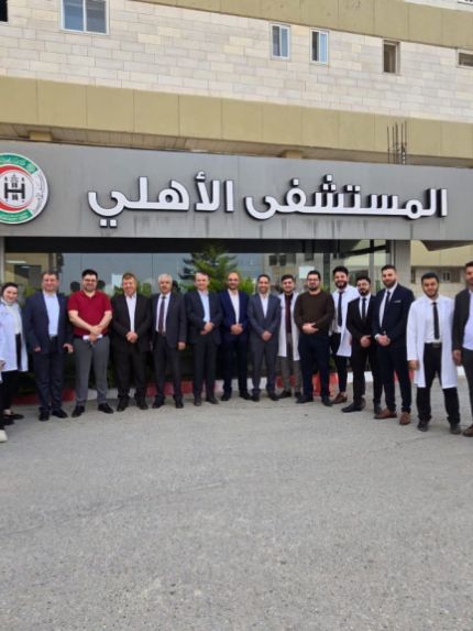 Palestine Polytechnic University (PPU) - رئيس جامعة بوليتكنك فلسطين يتفقد سير الامتحان العملي لطلبة الطب البشري في مساق طب الأطفال والخداج