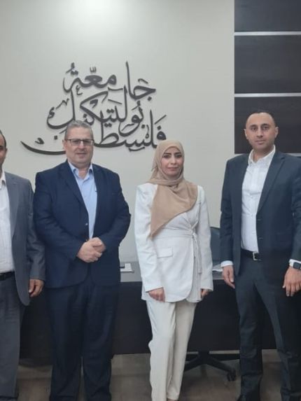 Palestine Polytechnic University (PPU) -  برنامج ماجستير المعلوماتية يناقش رسالة ماجستير للباحثة روان عاشور بعنوان تحسين جدولة التدريب السريري لطلاب الطب
