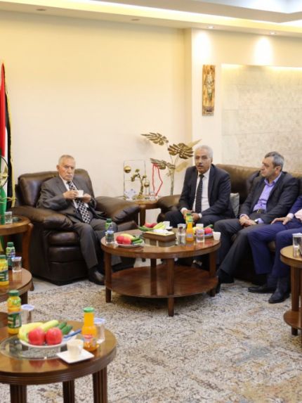 Palestine Polytechnic University (PPU) - وزير الصناعة يزور جامعة بوليتكنك فلسطين ويطّلع على مركز الابتكار ومركز فحوصات الحجر والمواد الانشائية