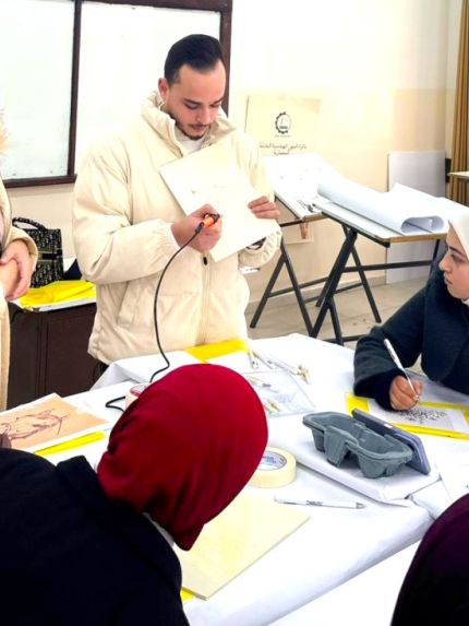 Palestine Polytechnic University (PPU) - برنامج العلاج الوظيفي في جامعة بوليتكنك فلسطين ينظم ورشة “فن الحرق على الخشب” لتعزيز المهارات العلاجية لطلبته