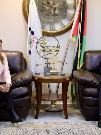 Palestine Polytechnic University (PPU) - خبرات ملهمة في رحاب الثنائية… الدكتورة دلال عريقات تقود ورشة التفاوض في عالم الأعمال والريادة
