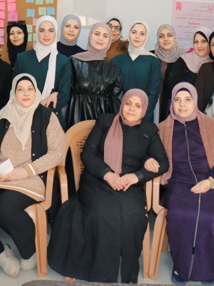 Palestine Polytechnic University (PPU) - طلبة العلاج الوظيفي في بوليتكنك فلسطين ينظمون ورشة توعوية لدعم الناجيات من سرطان الثدي بالشراكة مع مؤسسة لَنا: «لَنْ نَسْتَسْلِمَ أَبَدًا» في بيت لحم