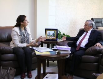 جامعة بوليتكنك فلسطين تستلم الأطلس الاحصائي لفلسطين من …